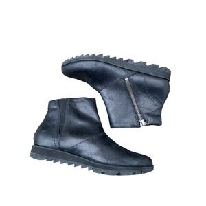 Sorel‎ Black side zipper leather boot size 9.5 like new